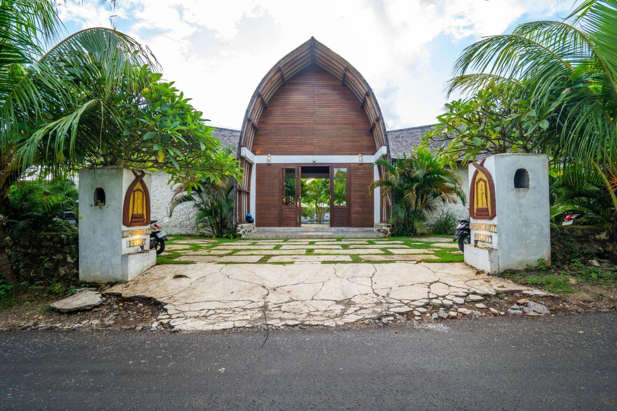 Lumbung Bukit Resort Uluwatu Екстер'єр фото